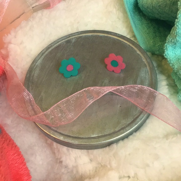 Pink and teal flower earrings - Picture 6 of 6